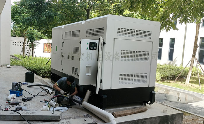 300KW低噪音柴油發(fā)電機組，玉柴、康明斯、濰柴柴油發(fā)電機組、低噪音發(fā)電機組安裝現(xiàn)場、佛山發(fā)電機廠家